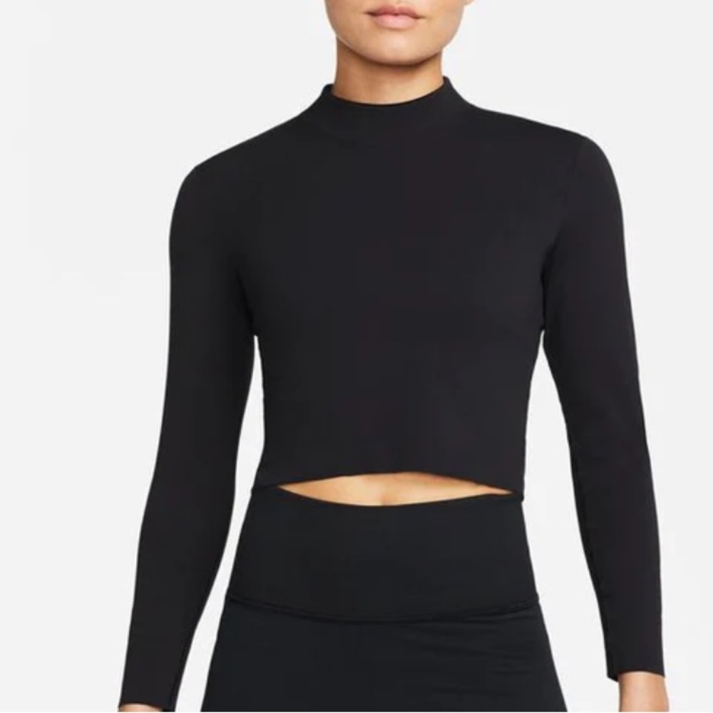 NWT Nike Dri-FIT One Luxe
Women's Long-Sleeve Cropped Top